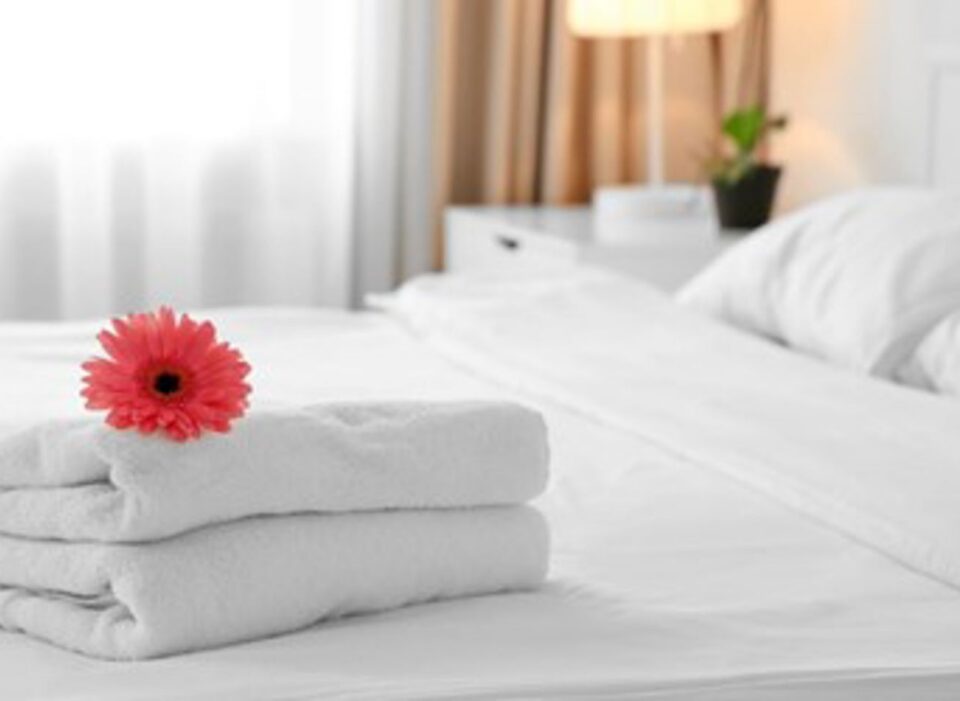 Profesionalna praonica rublja za hotele i restorane – stolnjaci i salvete složeni i čisti